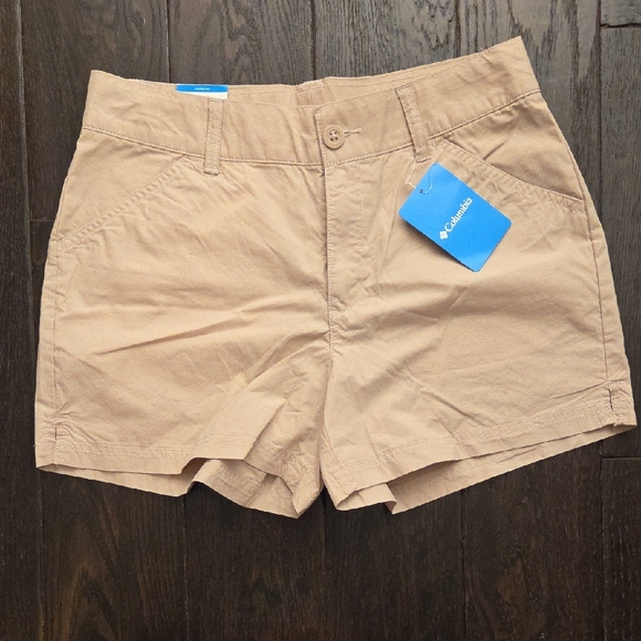 Columbia Women's Tan Cargo Shorts - Picture 1 of 8